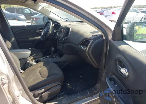 2019 Jeep Cherokee Latitude 4X4 z USA, uszkodzony, nr VIN 1C4PJMCX9KD104946